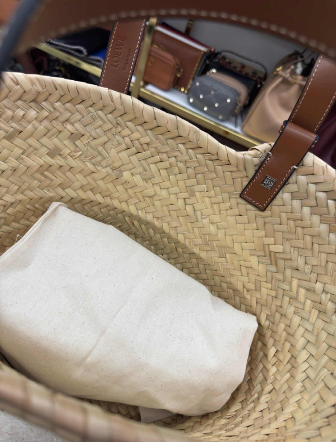 Basket bag in palm leaf and calfskin