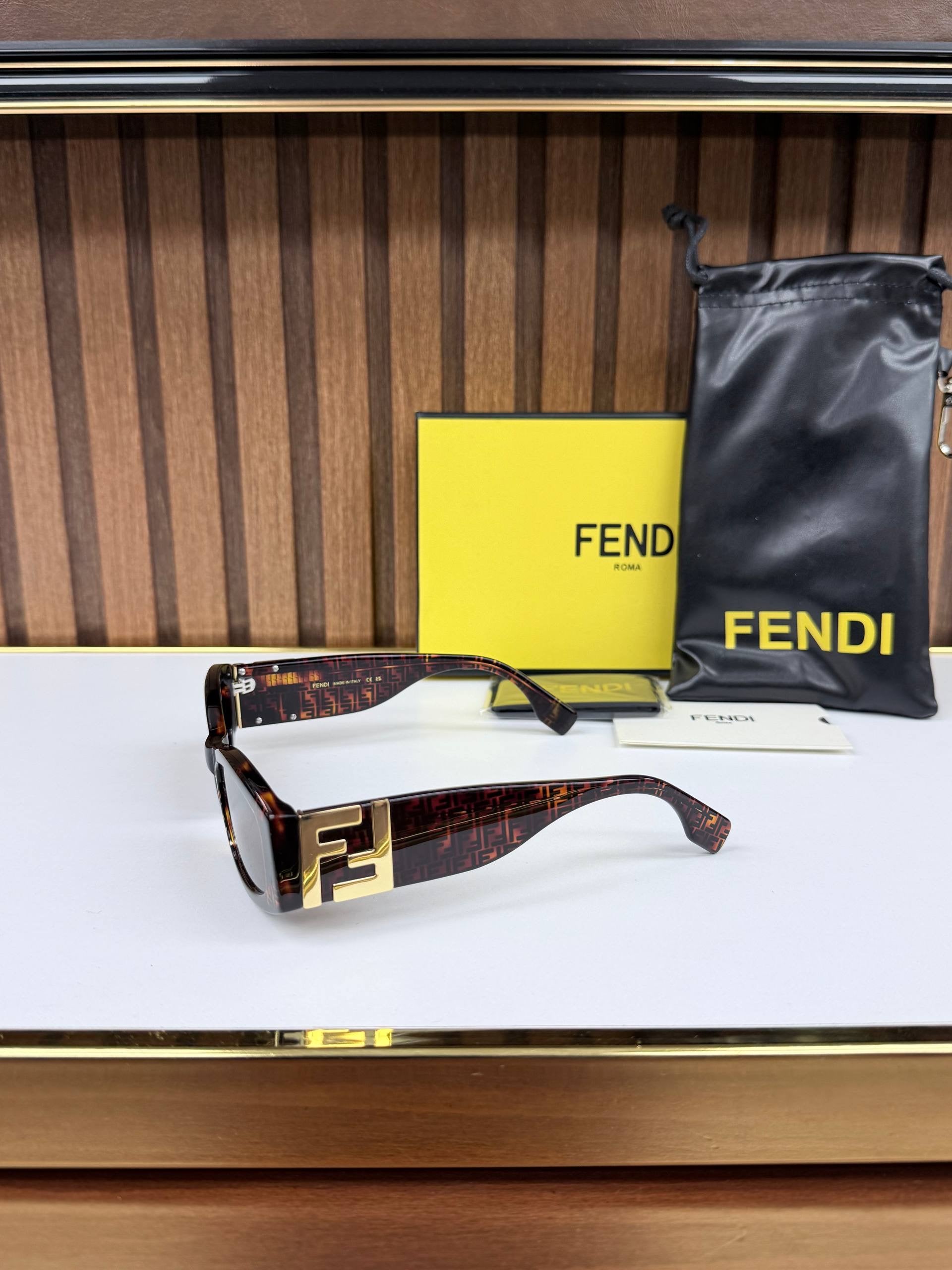Eyewear Sunglasses