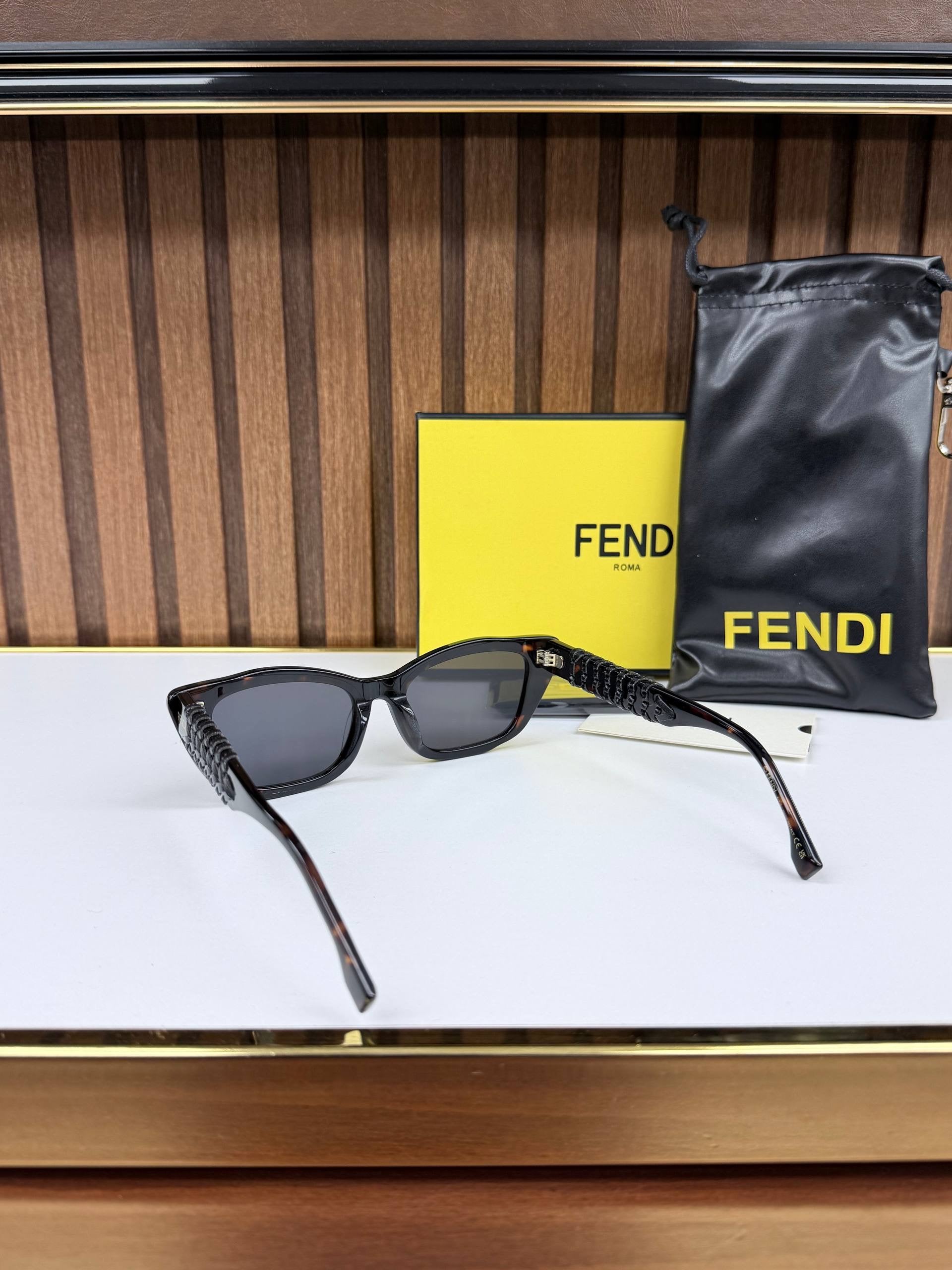 Eyewear Sunglasses